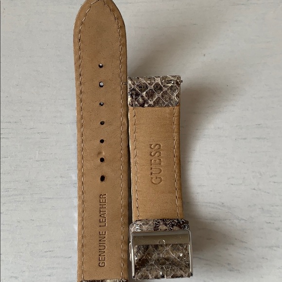 3 strap Guess watch - Picture 8 of 12